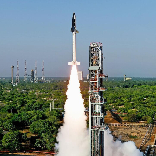 印度发射首架航天飞机缩比模型 造型奇特(组图)
