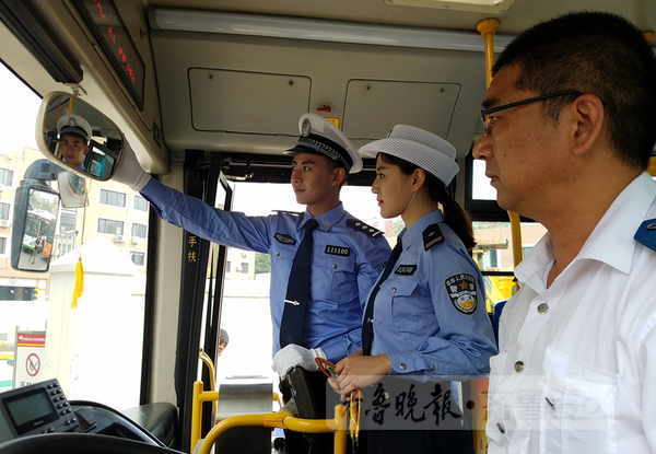 看李沧交警的形象大使来了