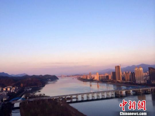 浙江桐庐：左手繁华右手静谧 打造“最美栖居地”_凤凰资讯