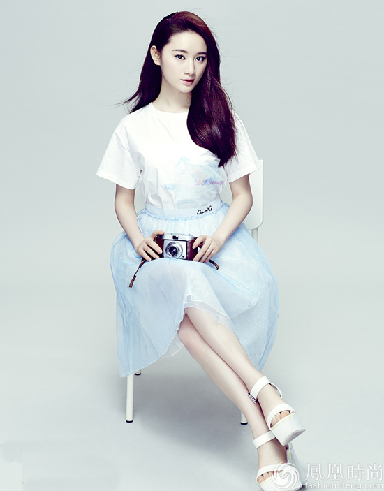 郭晓婷夏日清新写真 长发飘飘俏丽如初恋