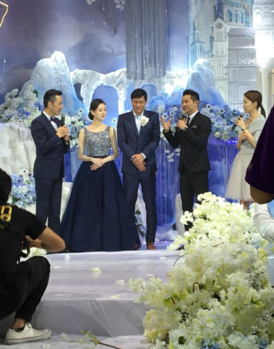 范志毅大婚拥吻娇妻 徐根宝担任证婚人