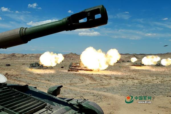 解放军自行火炮酷热开火 工兵铲能煎鸡蛋_手机凤凰网