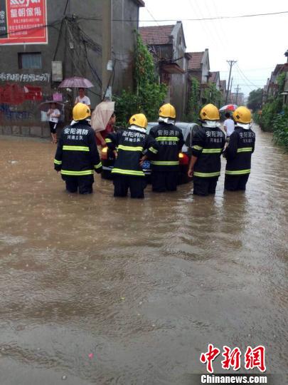 河南多地暴雨围城 消防一日内救援216起（图）凤凰网资讯凤凰网 4272