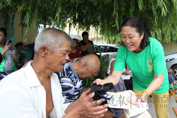 龙口志愿者千双爱心祙子送老人(图)_凤凰网