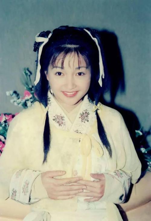 李绮红因郭襄角色走红接着,1995年她便因在古天乐版《神雕侠侣》里
