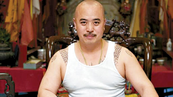 判决被指控杀害竞争对手的旧金山唐人街帮派头目"虾仔"周国祥终身监禁