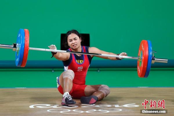 里约奥运会女子举重63公斤级决赛选手失误瞬间
