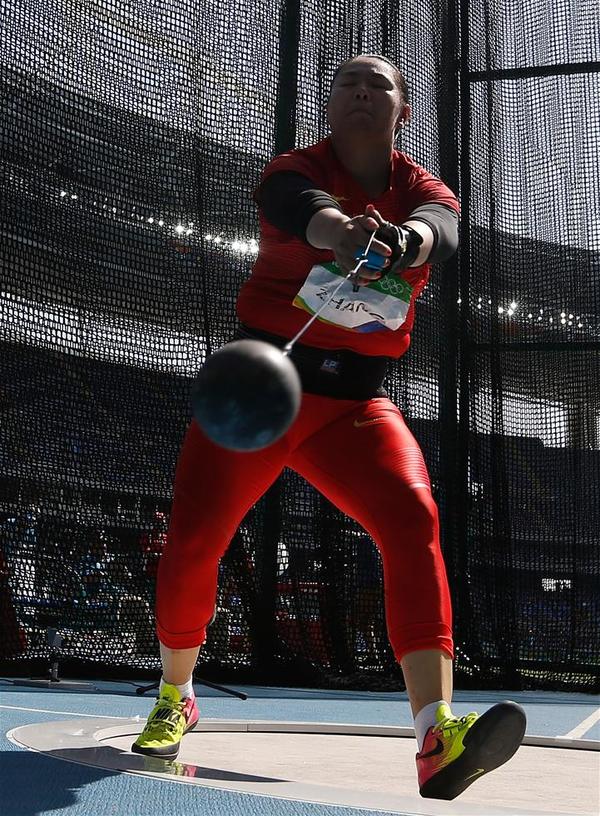 女子链球张文秀获银牌