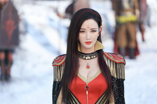 古装玄幻剧《幻城》 张萌百变红装美哭网友