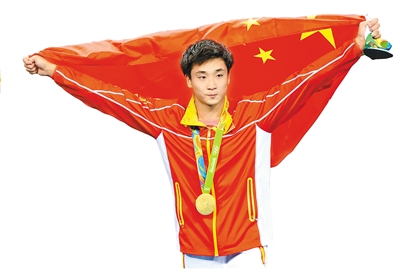 曹缘在颁奖仪式上 本版图片除署名外 均据新华社