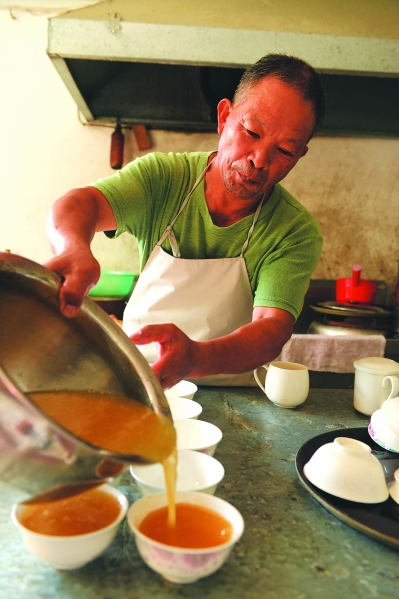 德化老农寻富路,生态种植薜荔果