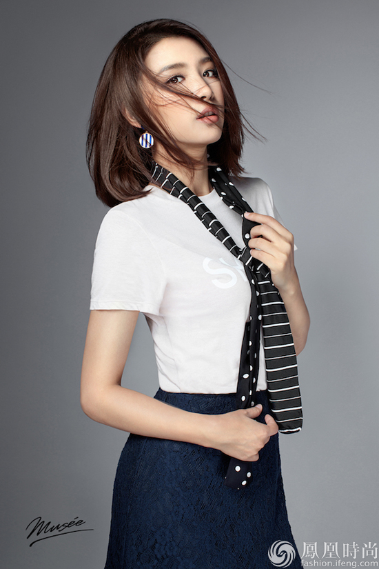 张杨果而曝ol写真一股职场清流迷倒众人