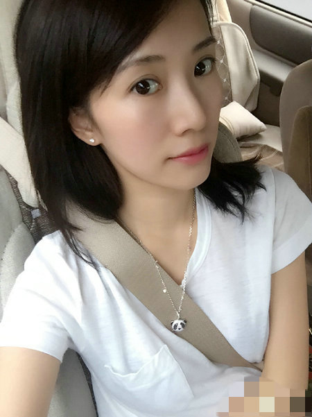 李念晒包租婆造型逗乐网友