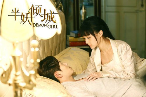 半妖倾城热播张哲瀚李一桐浪漫床照曝光