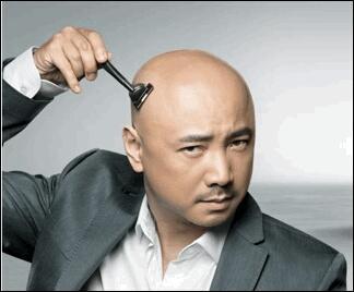徐峥一直是光头形象的徐峥,观众似乎早已对他的光头形象根深蒂固.