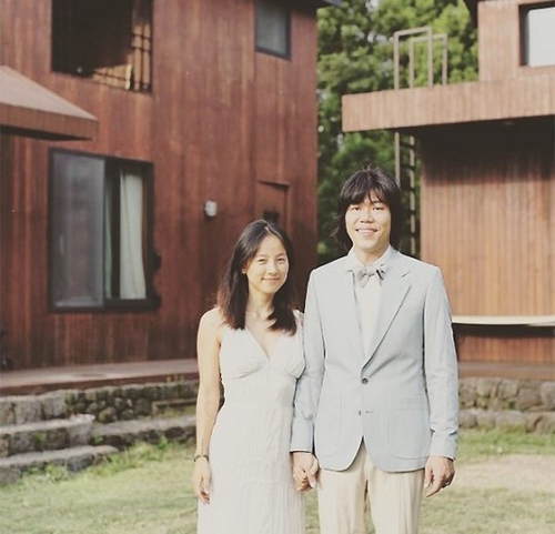 李孝利李尚顺结婚三周年纪念照公开