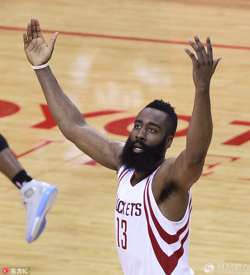 夜店小王子回归!哈登庆生邀7金发 黑丝女郎|图