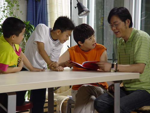 家庭的设置,启用新的人物关系与故事情节,延续年轻一代的"成长"主题