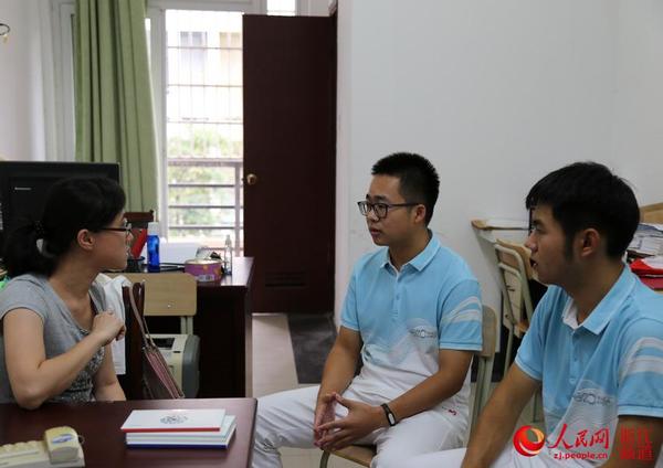 浙传"小青荷"为老师过节