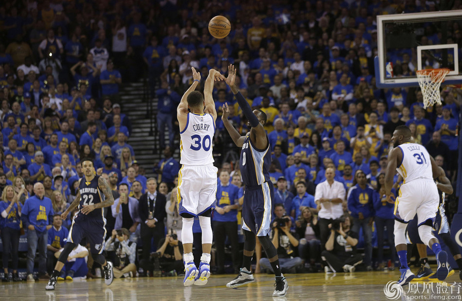 库里赛季前15场投进85记三分破纪录|库里再创纪录！4 月至今投中 85 个三分球