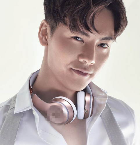 精致侧颜杀!陈伟霆潮酷演绎斯文精英男