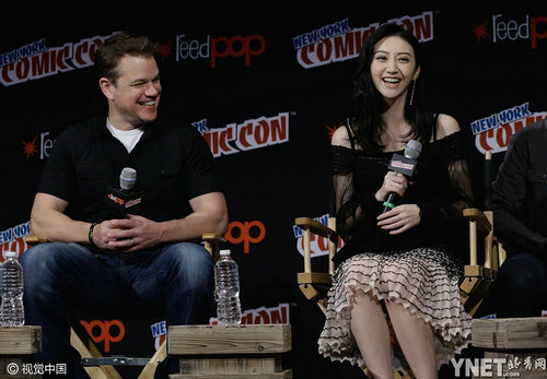 景甜露脸纽约动漫展与马特达蒙热聊露狂笑67