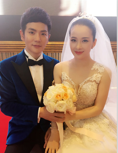 张晓龙与女学生"结婚照"曝光 吓坏网友