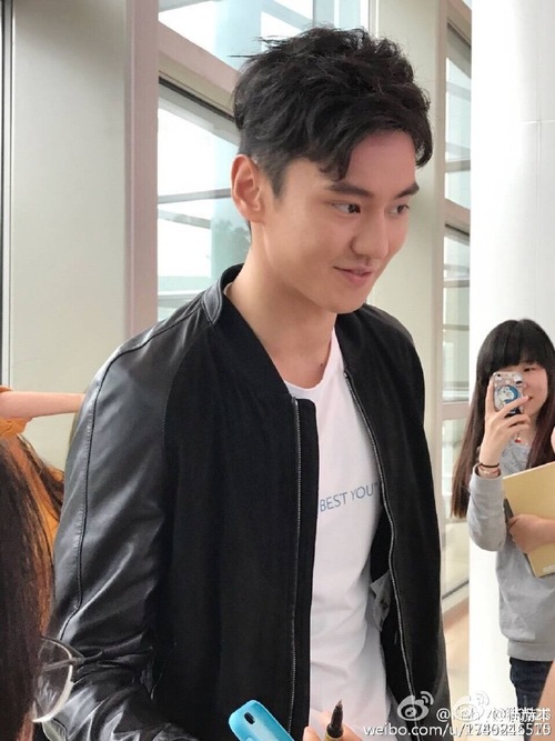 鸡窝头的宁泽涛居然撞脸了张智霖 迷妹大呼好帅