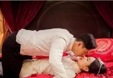(ps:男神陆毅婚后吻戏真的很少,)