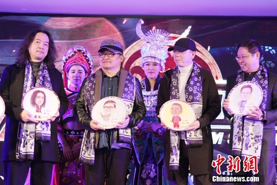 冯小刚担任张家界《魅力湘西》总导演