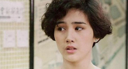 作品也不多,可是经典作品却不少,诸如《为你钟情》,《咖喱辣椒》,《一