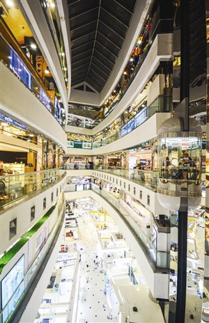 太阳百货17周年庆做好万足准备.