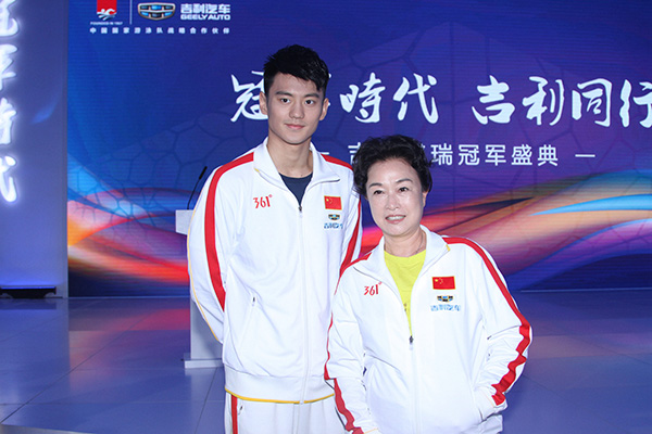 2015年9月28日,北京,宁泽涛和叶瑾出席商业活动.