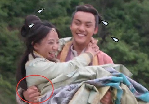 这些男明星从来不揩女明星油,合照都是“绅士手”。_手机凤凰网