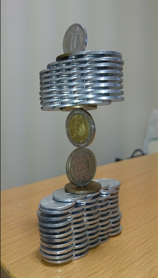给跪日本小哥用硬币玩出神奇平衡术