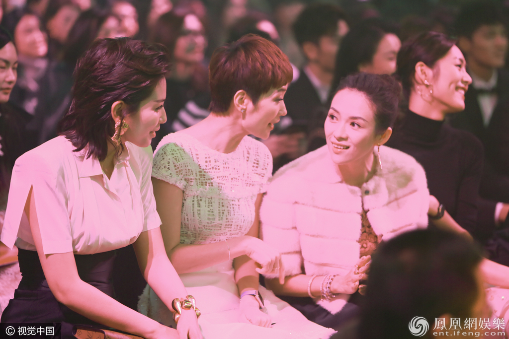 众星看秀:章子怡刘雯杨幂唐嫣邻座 欢乐颂五美重聚