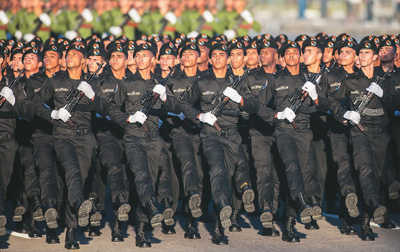 古巴庆祝武装部队建立60周年