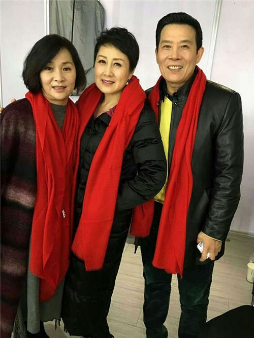 《渴望》剧组27年后重聚 宗平为凯丽撑腰