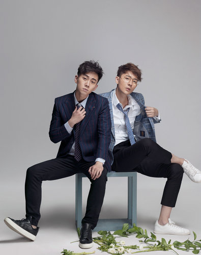 张玉轩马琰帅气时尚写真 诠释少年绅士的品格