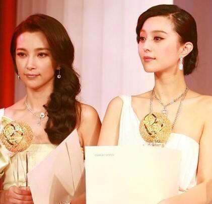 合影杀手范冰冰不仅因为美丽 身上还比较白