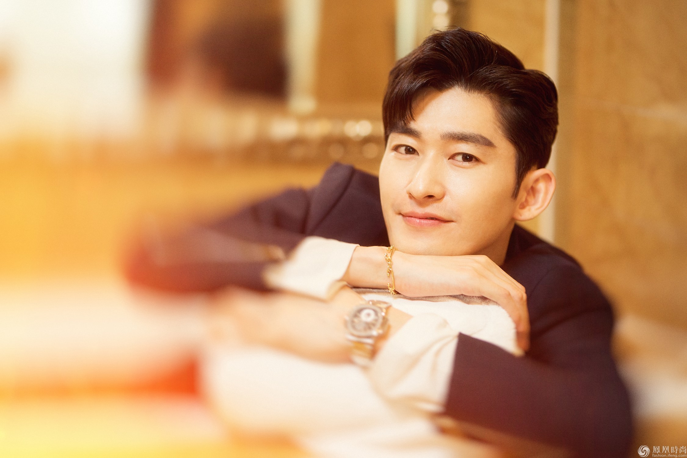 张翰《战狼2》首映礼帅气亮相 随拍写真撩力十足