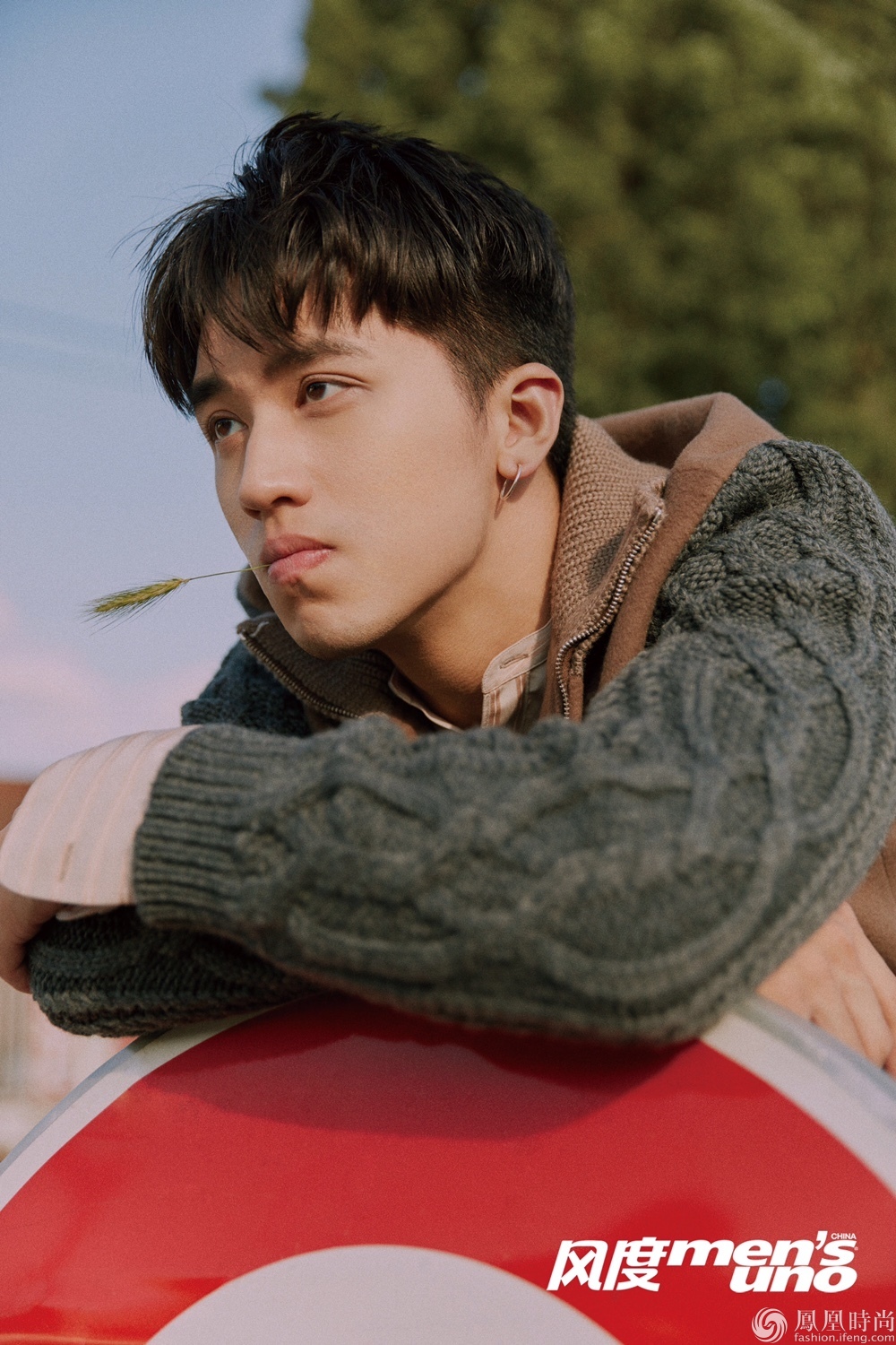 许魏洲《风度mens uno》封面曝光 自在有型潇洒不羁