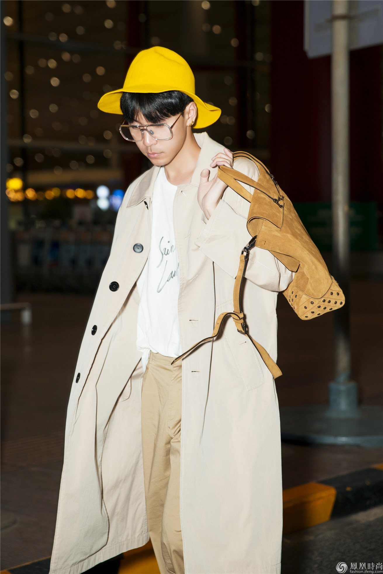 韩火火出发米兰时装周 暖色系机场look展搭配小心机