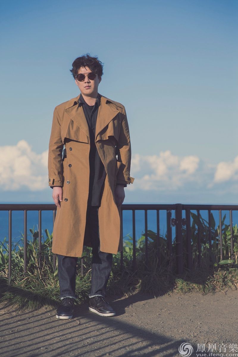 萧煌奇将发新专《人生我敬你一杯》 乐坛大咖齐助力再创辉煌