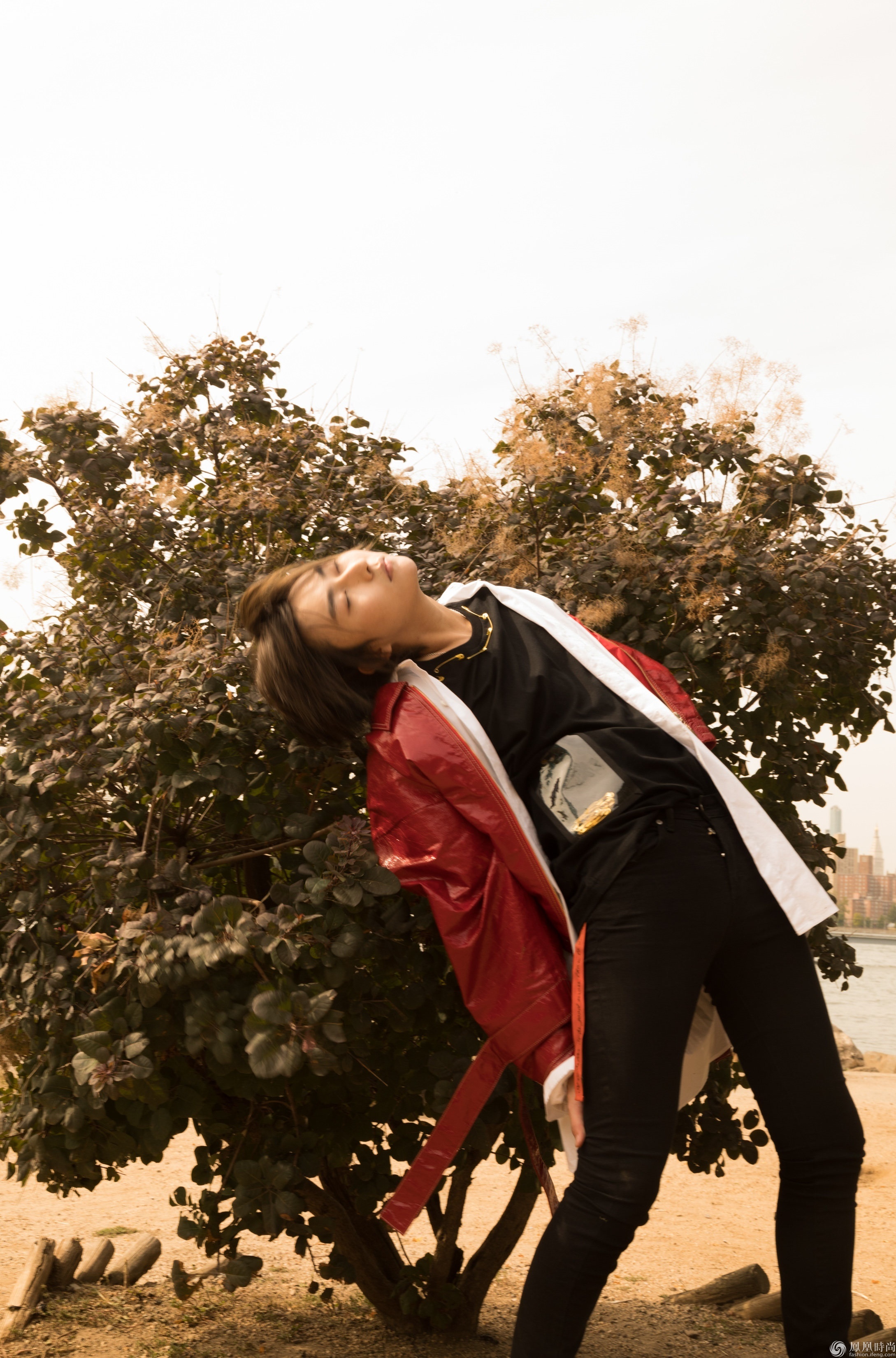 时尚kol伦思博曝秋季大片 暖色系时尚有态度