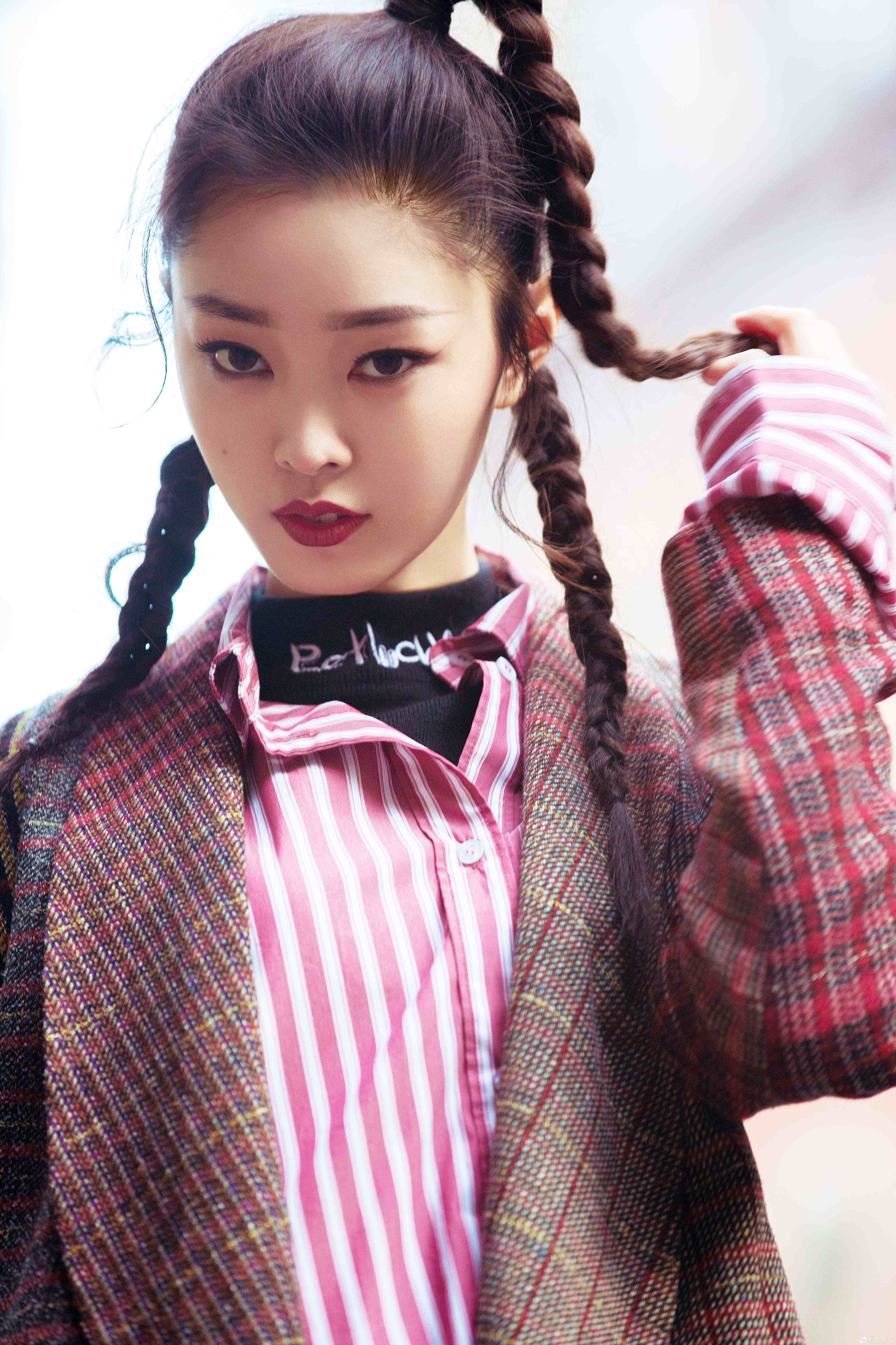 宋轶纽约个性街拍 嘻哈酷女孩穿搭有术