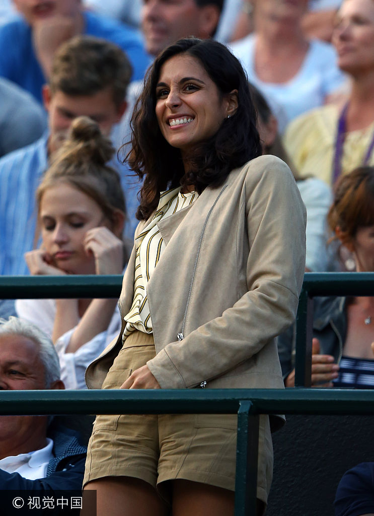 纳达尔女友观战温网 情绪起起落落