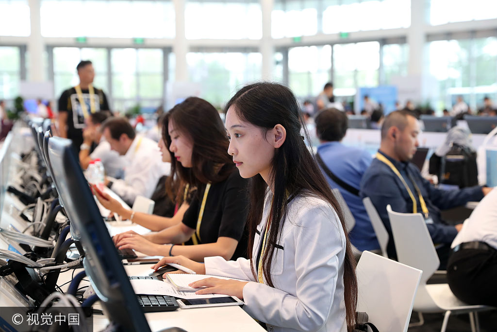 金砖会议上的美女记者们