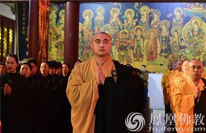 深圳弘法寺喜迎新年印顺大和尚敲响新年钟声