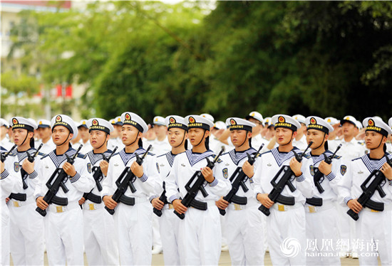 海南陵水百余名干部进军营庆"海军节"